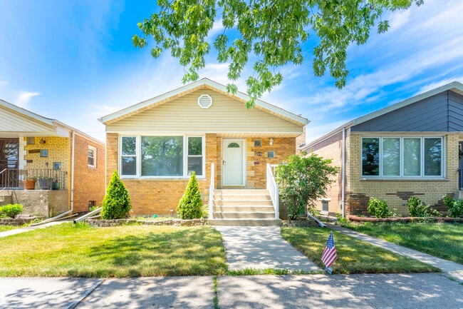 Primary Photo - 5218 S Normandy Ave