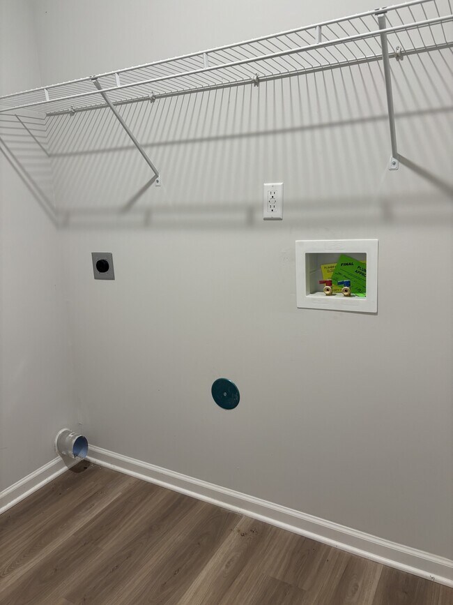 Building Photo - 3281 Madewell St