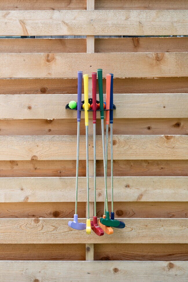 Building Photo - 2415 E 10th St