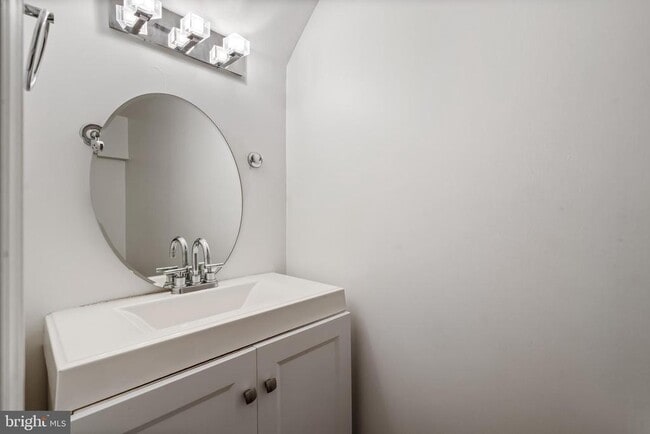 Building Photo - 10322 Castlehedge Terrace