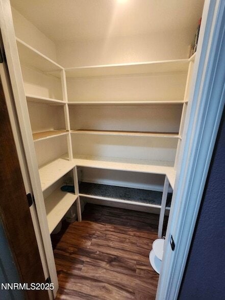 Building Photo - 880 Truckee Ln