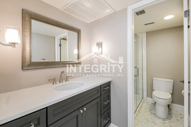 Building Photo - 1365 Columbine St