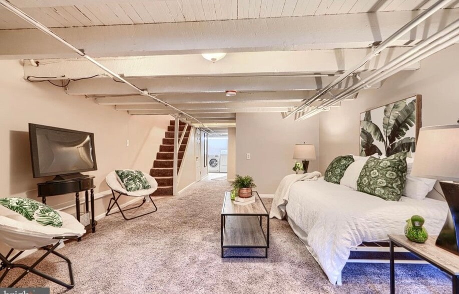 Building Photo - 627 S Eaton St