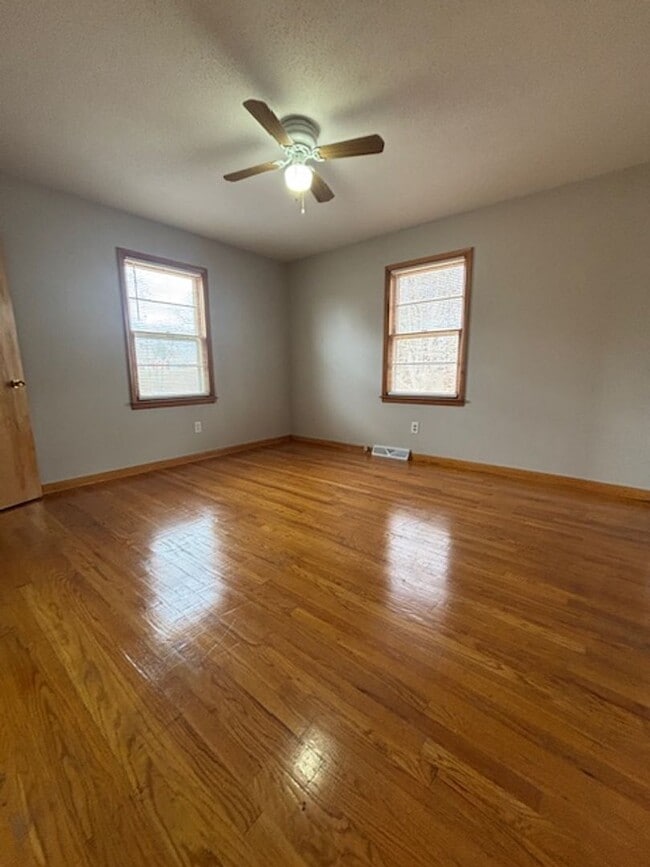 Building Photo - 891 Hill St