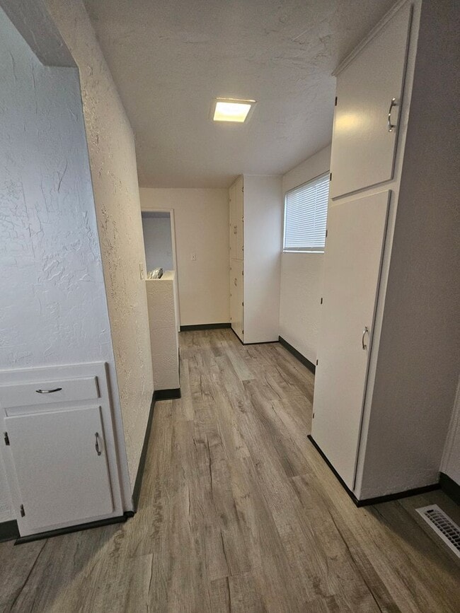 Building Photo - Almost 1300 sqft of Living Space with Plenty of Parking