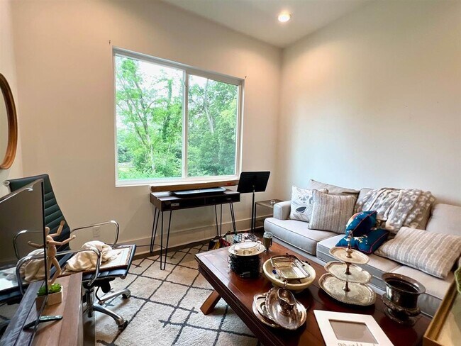 Building Photo - 1543 Pine St