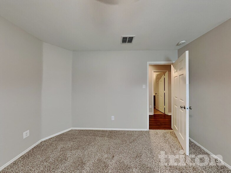 Building Photo - 529 Blue Sage