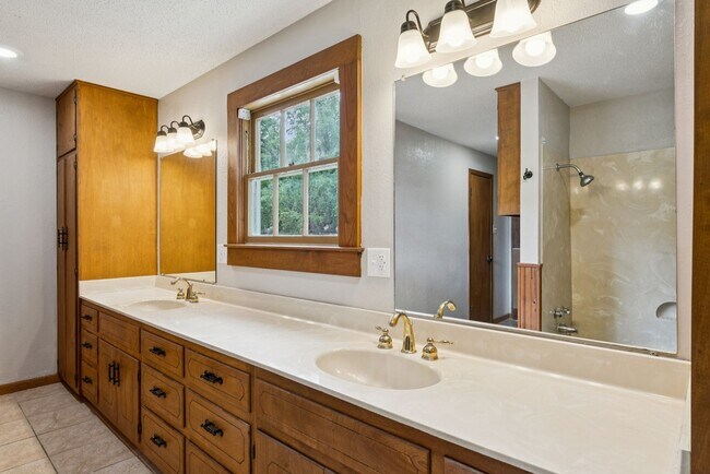 Building Photo - 3/2 Remodeled Home in Lampasas