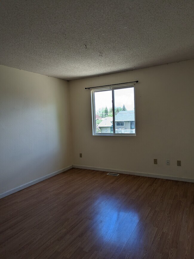 Building Photo - 1415 Boswell Dr