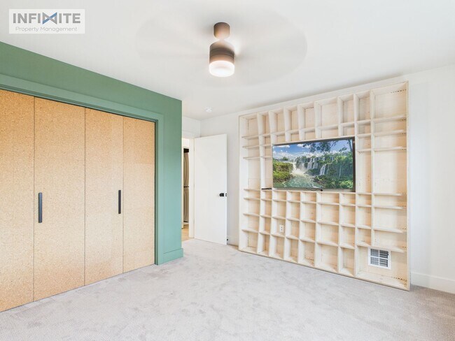 Building Photo - Modern Finishes & Bozeman Living!