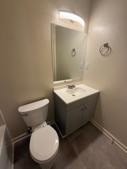 Building Photo - 586 Franklin St