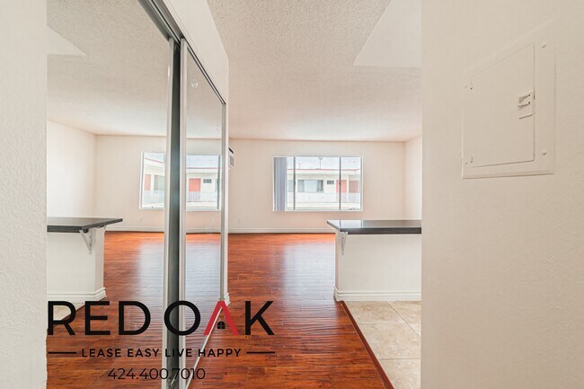 Building Photo - 6255 Beck Ave