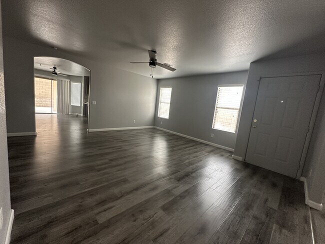 Building Photo - 10911 Vallerosa St