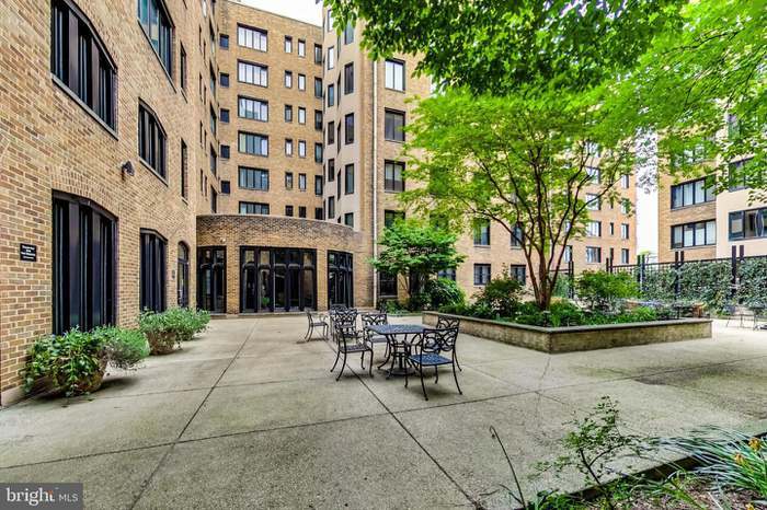 Courtyard patio - 1701 16th St NW