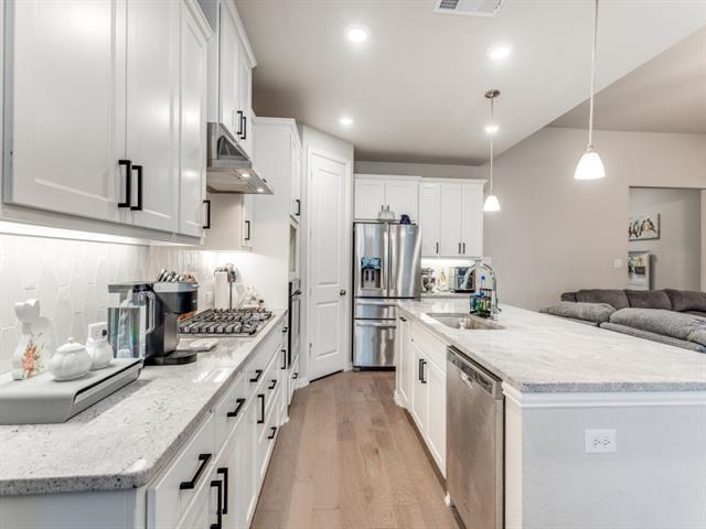 Building Photo - 1608 Carnation St