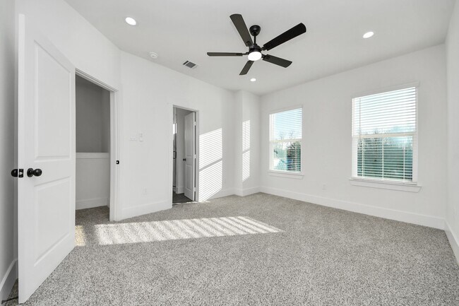 Building Photo - 5531 Nielan St