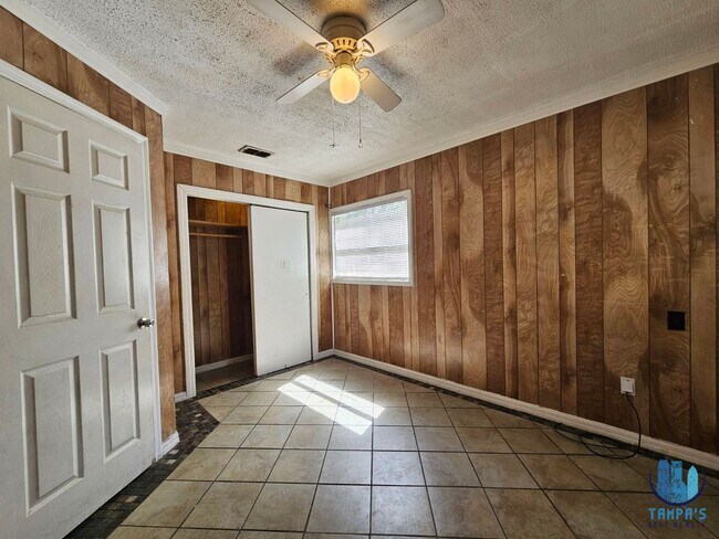 Building Photo - Move-in Special ! 2 bedroom, 1 bath house for rent in Lakeland - Available NOW