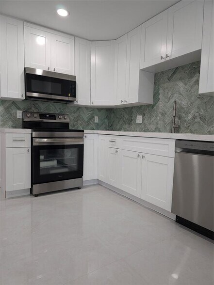 Building Photo - 9557 NW 2nd Pl