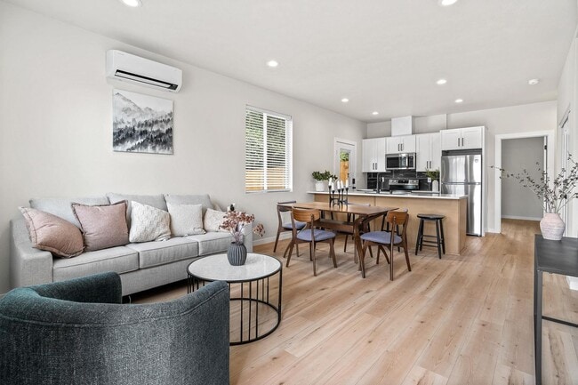 Building Photo - $2,500 - 3 Bed / 2 Bath Brand New Construc...
