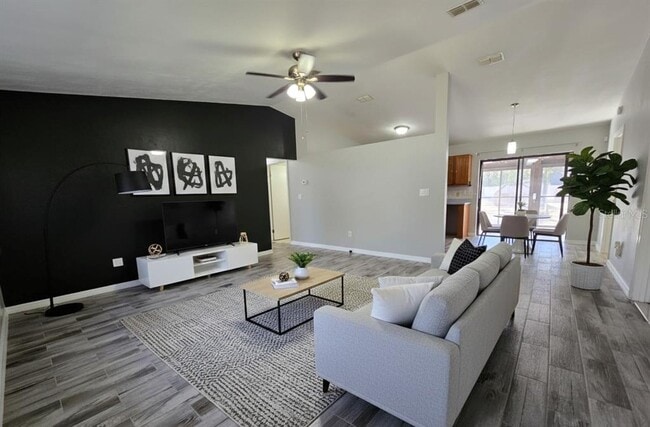 Building Photo - 2606 NE 22nd Ave