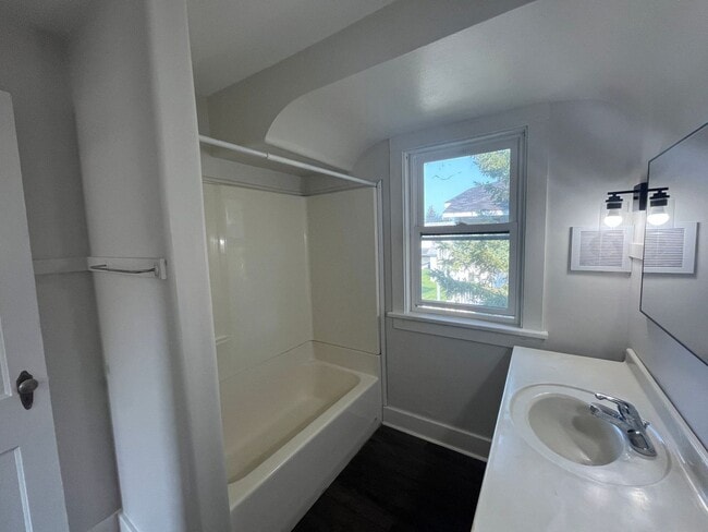 Building Photo - 322 N 2nd Ave