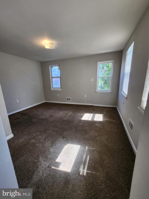 Building Photo - 403 W 6th St