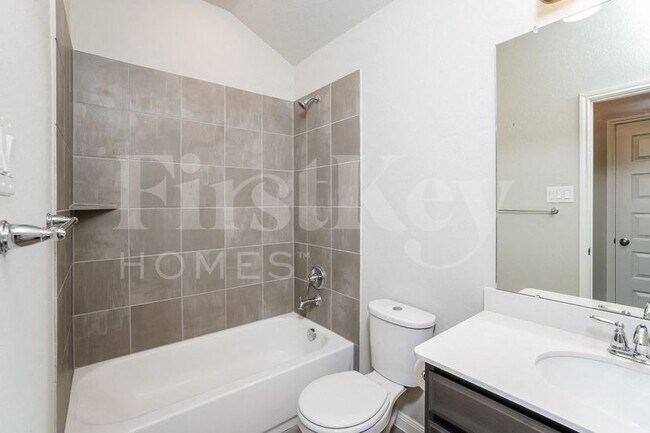 Building Photo - 1011 Barstow Dr