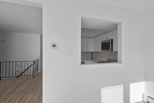 Building Photo - 4017 Hudson Ave