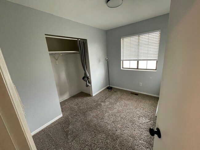 Building Photo - 781 N 950 W St