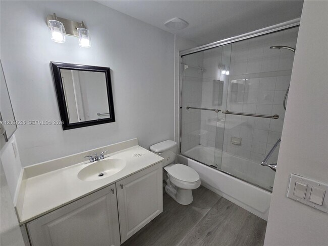 Building Photo - 331 River Bluff Ln