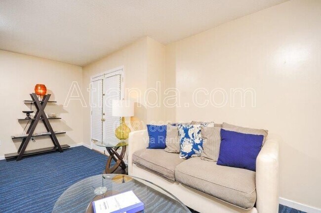 Building Photo - 3595 Woodbriar Cir