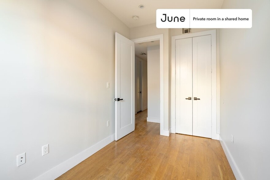 Building Photo - Room in Shared 3 bed/1 bath home