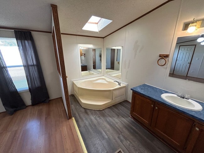 Building Photo - 3 Bed 2 Bath Updated Mobile Home w/ Fenced Yard & Many Amenities