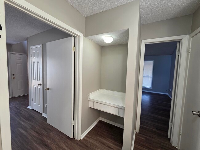Building Photo - 6369 Golden Park Dr