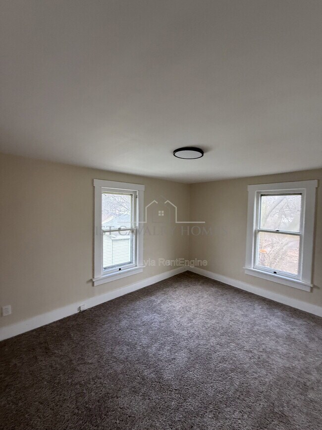 Building Photo - 2213 17th St NE