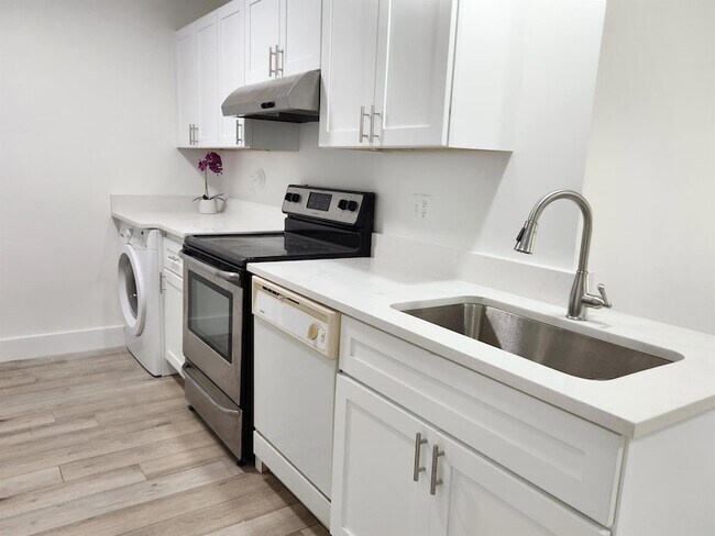 Building Photo - 2060 Greenview Shores Blvd