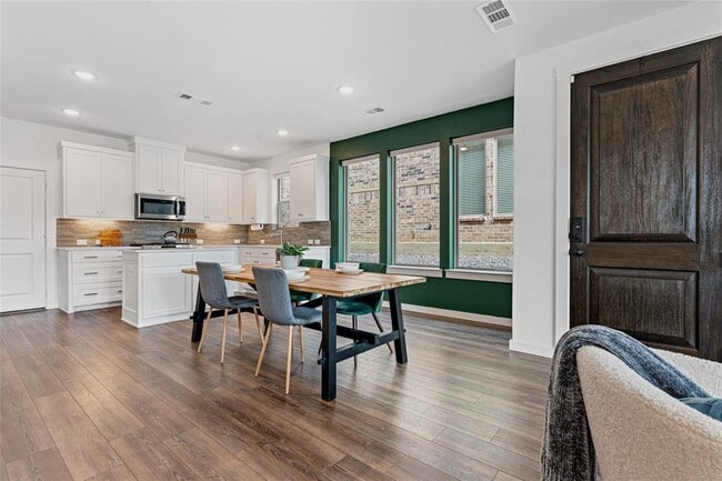 Building Photo - 233 Bridgewater Ave