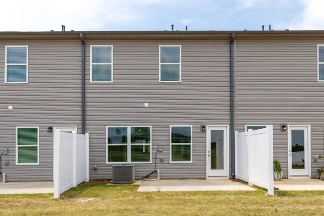 Building Photo - 7574 Discovery Pt Dr NW