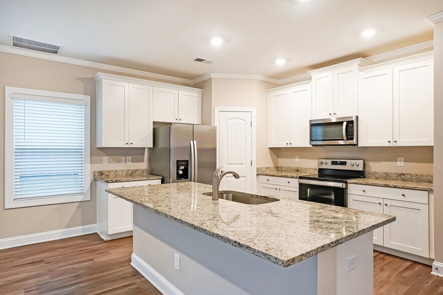 Building Photo - 327 Azalea Gaze Dr