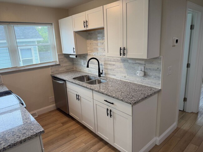 Building Photo - 5653 Bramble Ave