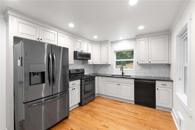 Building Photo - 1857 Boulderview Dr SE