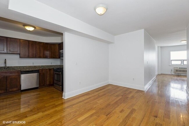 Primary Photo - 809-815 22nd St