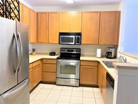 Building Photo - Furnished! Cozy one bedroom with large bed...