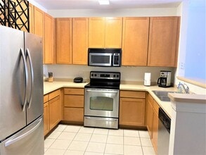 Building Photo - Furnished! Cozy one bedroom with large bedroom, walk in closet. Community ,pool and gym