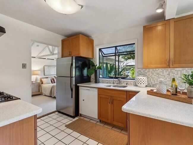 Building Photo - Great 3/2 in Incredible Downtown Location