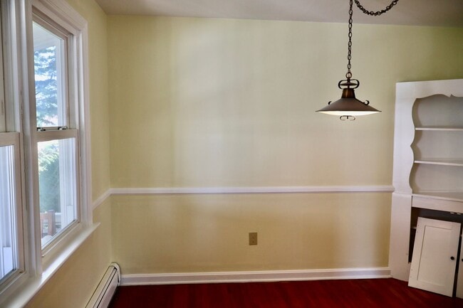 Building Photo - Bungalow in Penn Manor : 2bd/1ba