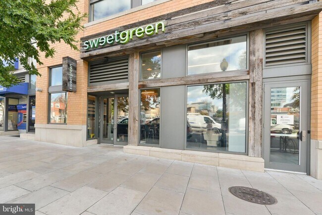 Building Photo - Luxury Penthouse Rowhome Condo in Historic...