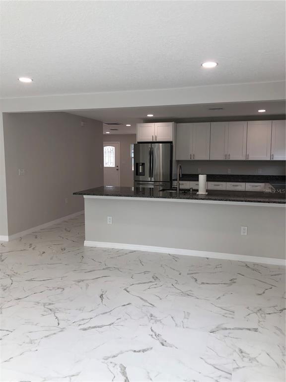 Building Photo - 345 Parkland Ave