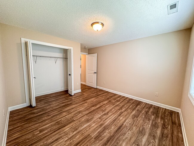 Building Photo - 1627 Gunston Dr