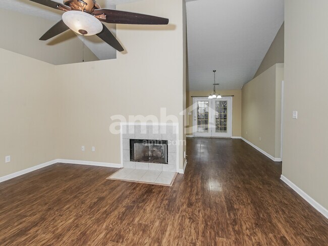 Building Photo - 1822 Hunters Hill Blvd